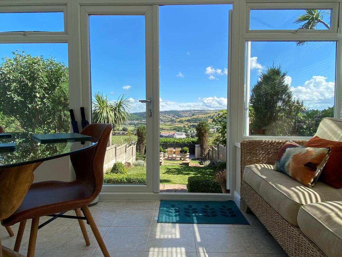 Llandudno Boutique Style Seaside Retreat With Stunning Views Villa Rhos-on-Sea Exterior photo