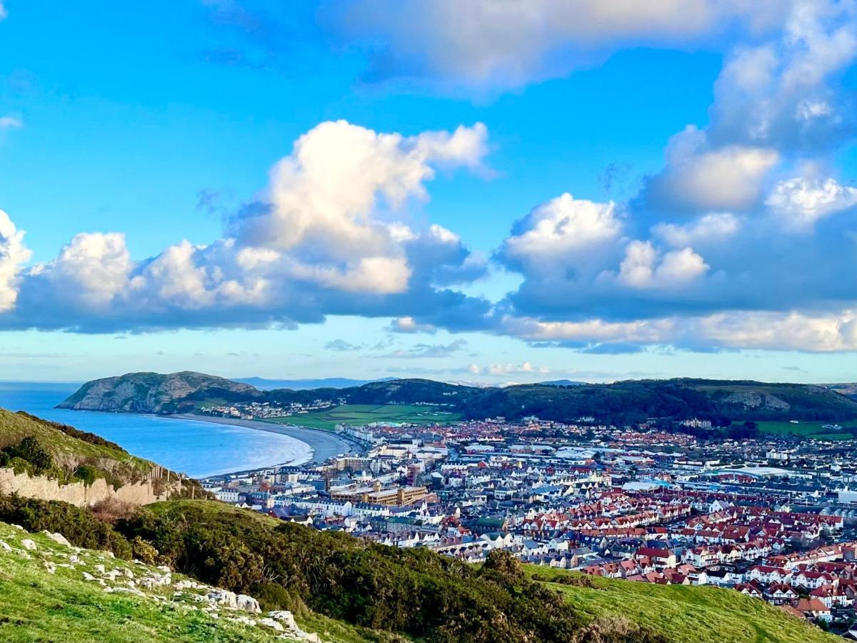 Llandudno Boutique Style Seaside Retreat With Stunning Views Villa Rhos-on-Sea Exterior photo